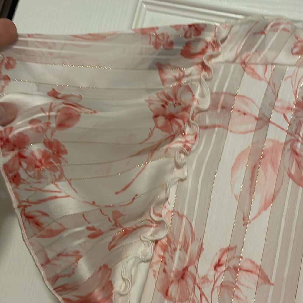 Haver & Blair Blouse Size 1X Cream/pink floral/gold thread accent - Picture 3 of 10